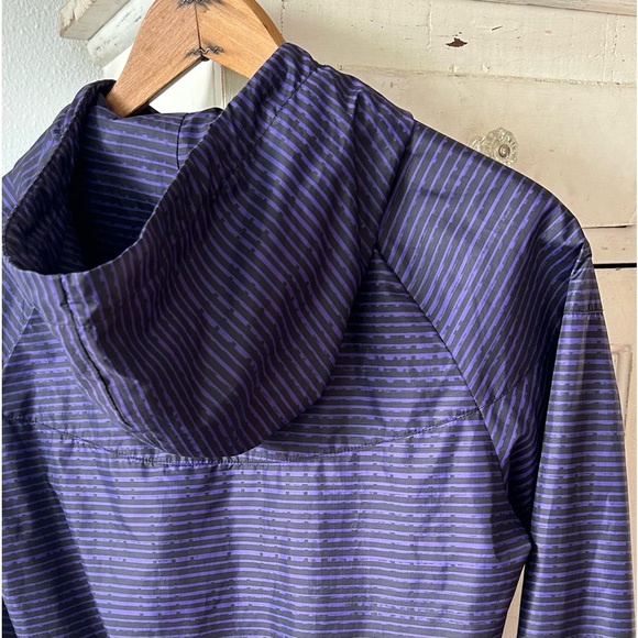 🔥Nike | Women’s black/purple patterned zip front red label windbreaker hoodie, S - Picture 8 of 12